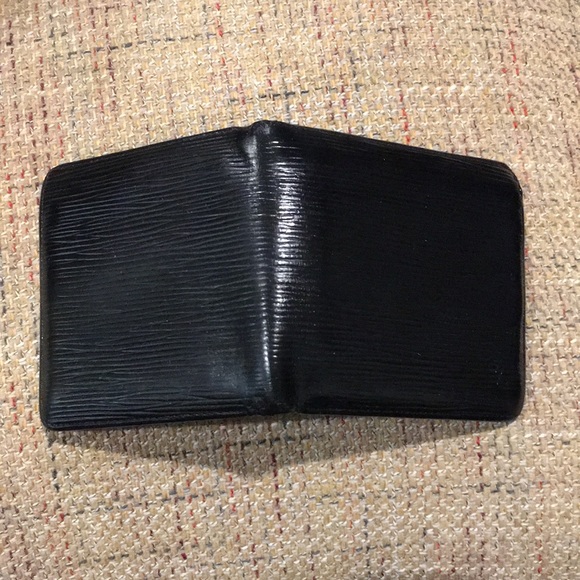 LOUIS VUITTON LV Black Epi Leather BiFold Wallet - Picture 10 of 17